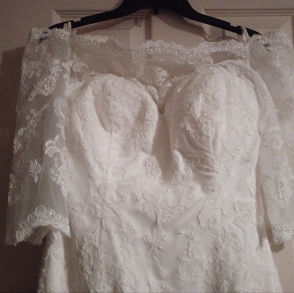 Wedding gown - Picture 4 of 5